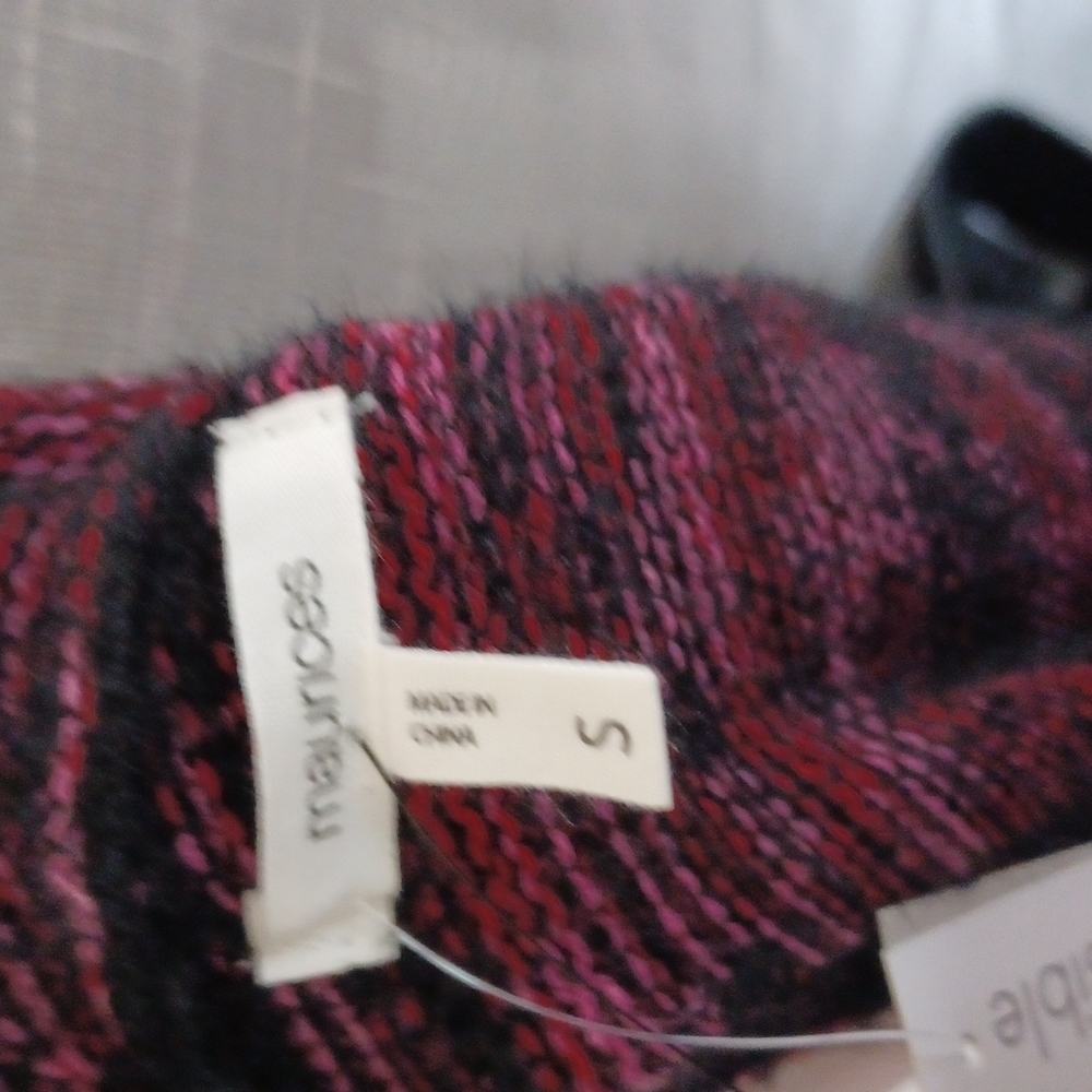 Maurice’s knotted reversible soft and comfy knit … - image 3